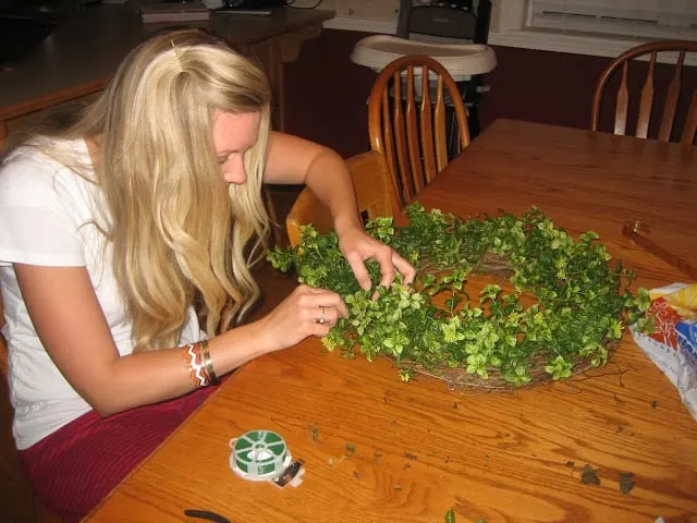 Easy greenery wreath tutorial - Hobby Lobby DIY