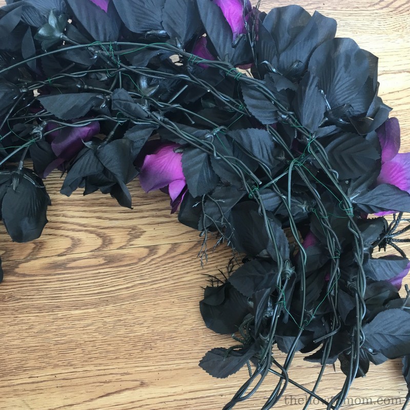 Gothic Rose Wreath - Halloween Decor DIY