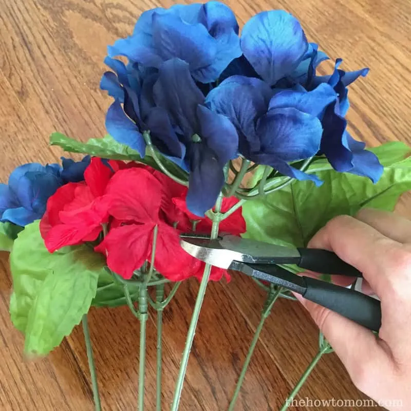 How to make a patriotic wreath