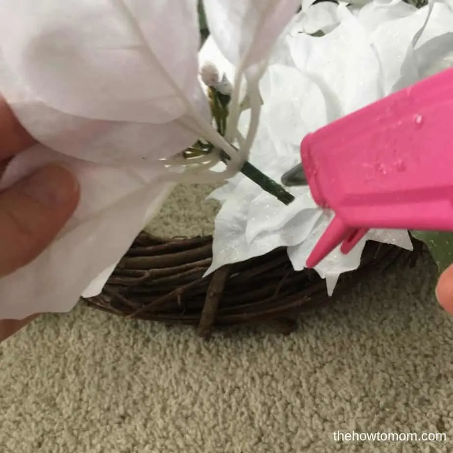 How to make an easy poinsettia wreath