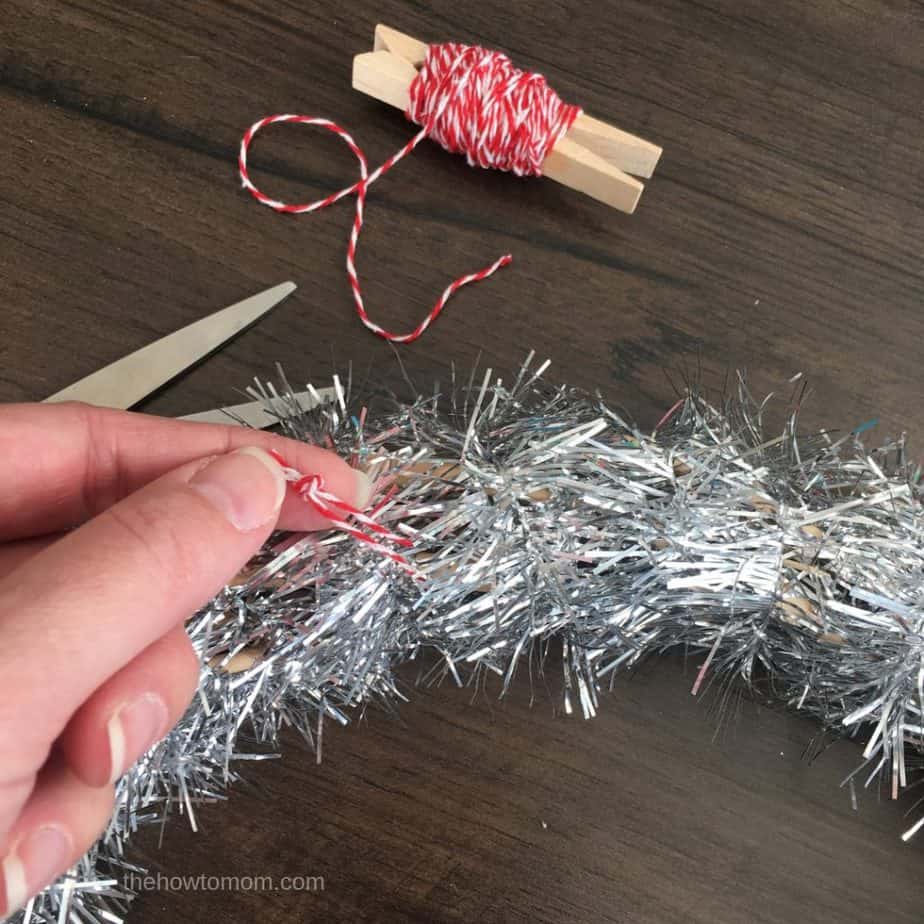 How to make a Christmas ornament wreath