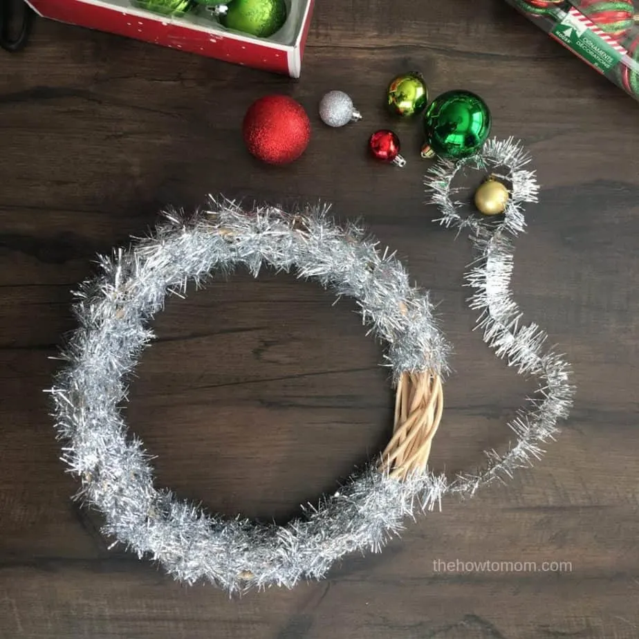 How to make an easy ornament wreath