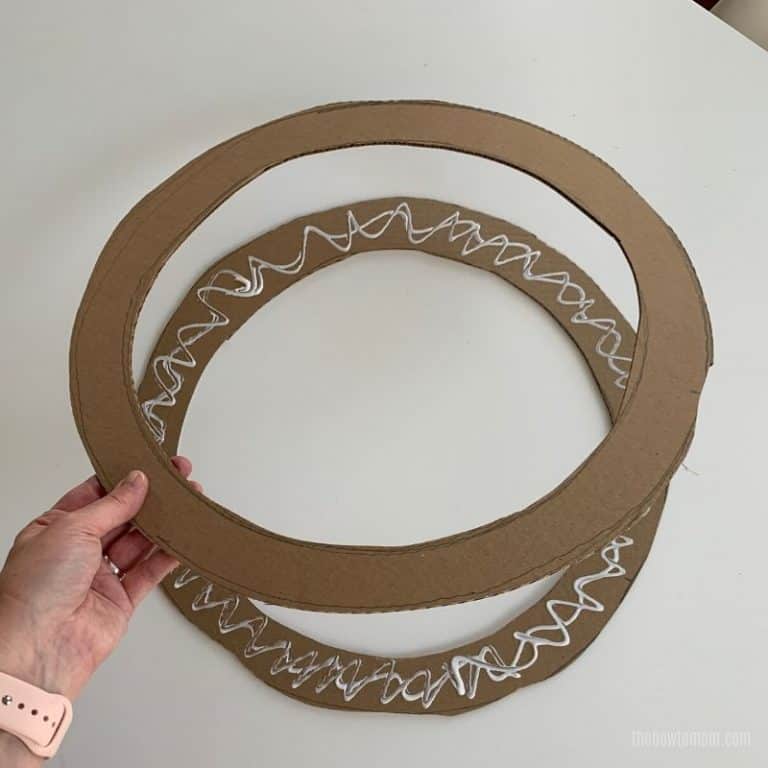 How to Make a Wreath Frame DIY Cardboard Wreath Base The How To Mom