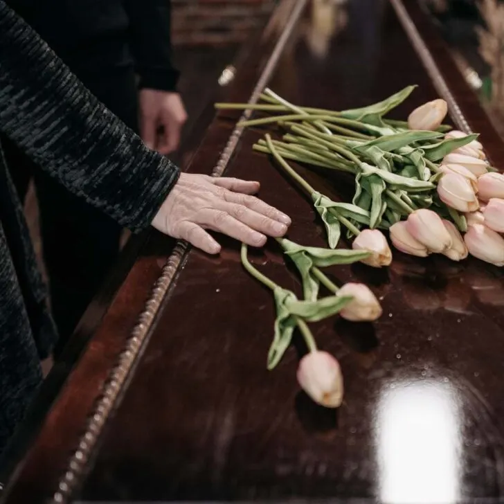Should you give a wreath at a funeral?